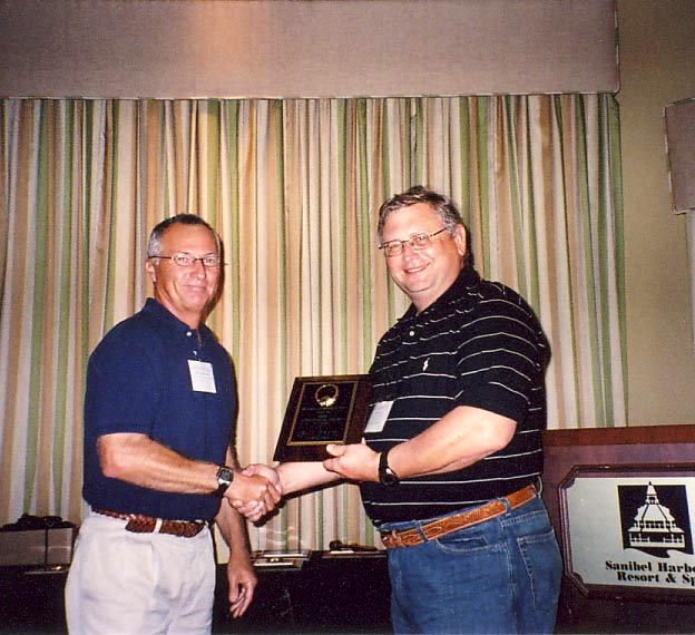 Bill Kern receives 2009 extension award from Scott Ferguson