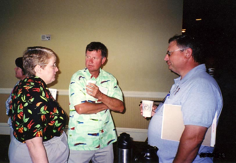 2009 FES Ellen Thoms, Joe Funderburk, Bill Kern conversing